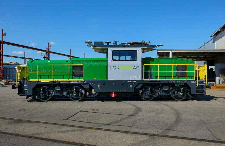 Tribrid-Lokomotive Aeam 841