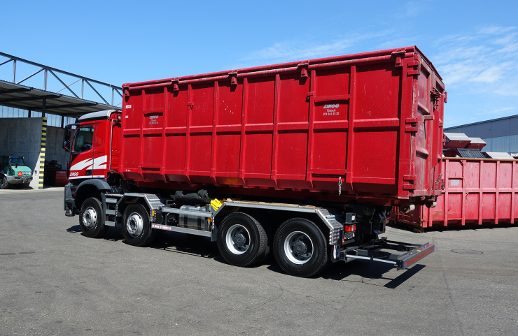 Müller Technologie AG livre des camions équipés d'engins sur chenilles VDL