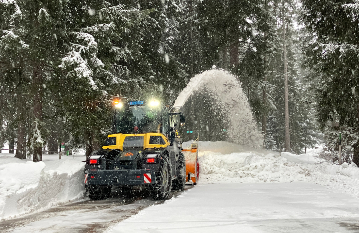 Bei heftigem Schneefall – wir haben mit dem SYN TRAC das passende Räumfahrzeug