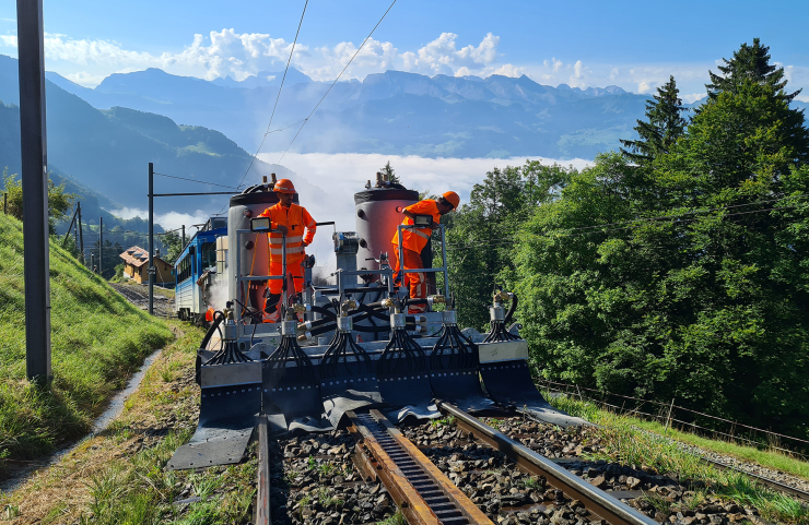 Verkehrsmonitor.ch berichtet über die chemiefreie Unkrautbeseitigung auf den Schienen