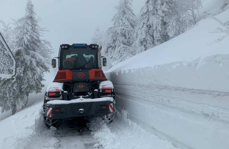 Syn Trac mit Schneefräse