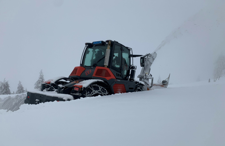 Syn Trac mit Schneefräse